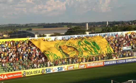 Leão arrecada 5 mil garrafas de pet em 