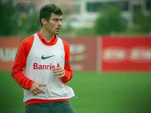 Alex não treina e vira desfalque no Inter para este sábado