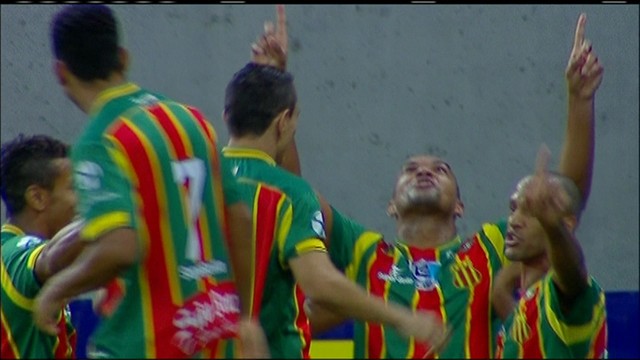 De cabeça, Diones abriu o placar para o Sampaio 