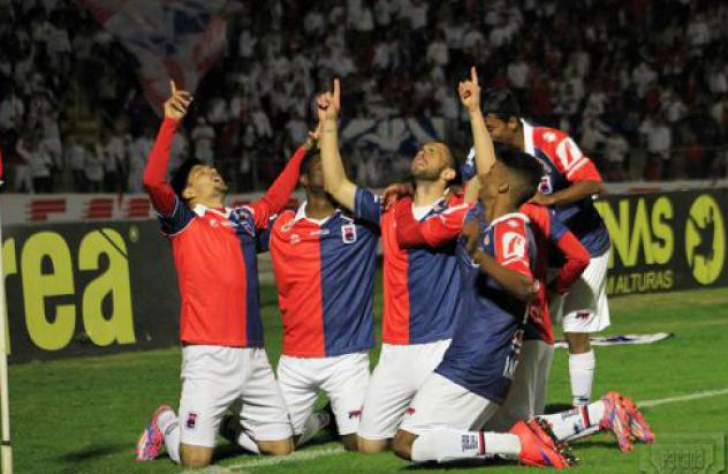 Rafael Costa marca e Paraná encosta no G4