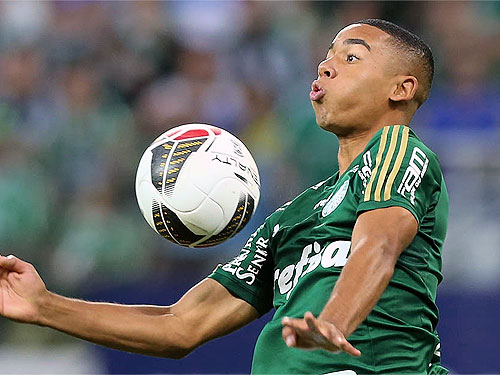 Com moral com Marcelo Oliveira, apenas Gabriel Jesus foi confirmado como titular