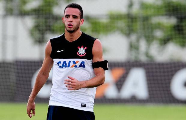 Renato Augusto se recuperou de uma virose e enfrenta o Palmeiras