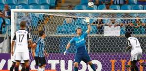 Tiago, goleiro do Grêmio, tem arma apontada na cabeça e é assaltado