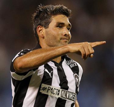 Uruguaio Alvaro Navarro marcou um golaço pelo Botafogo