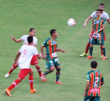 Náutico empatou em casa com o Sampaio Corrêa e precisa vencer para voltar ao G4