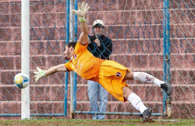 Nacional empatou no segundo tempo e deixou Juventus quase fora da segunda fase