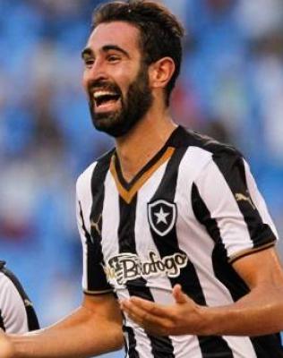 Simples e objetivo: assim foi o zagueiro do Fogão em grande conquista fora de casa.