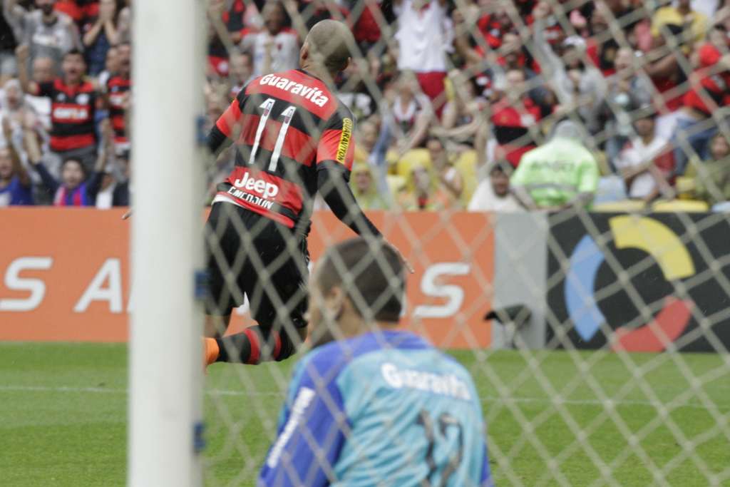 Enderson indica que deve mudar Fluminense após quarta derrota seguida