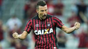 Com dois pés no Bahia, Gustavo rescinde com Atlético-PR