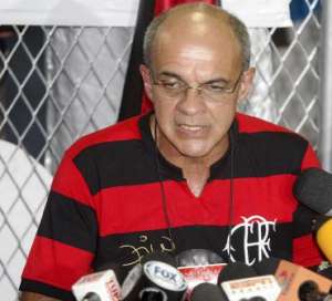 Presidente reconhece que Flamengo foi beneficiado no clássico contra o Fluminense
