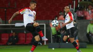 Ídolo do Boca Juniors, Riquelme pede a contratação de Paolo Guerrero, do Flamengo