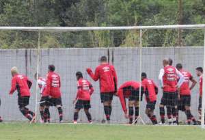 Joinville apela para jogador afastado para tentar vencer a crise