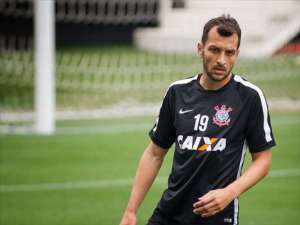 Com desfalques, Tite escala Dracena e Edílson na defesa do Corinthians