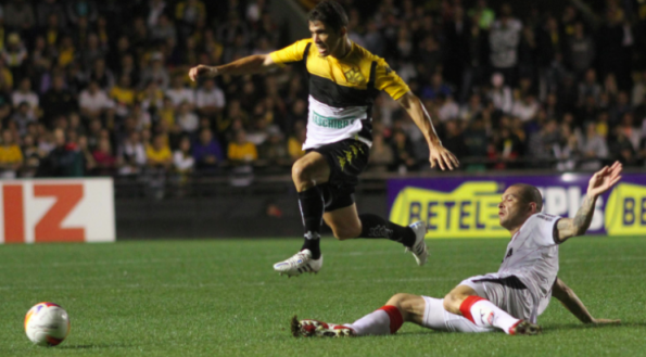 Vitória mudou a postura em campo e chegou à vitória em Criciúma com muita raça