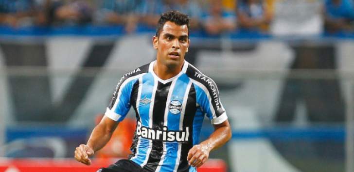 Com dores na coxa, Maicon não enfrenta o Corinthians