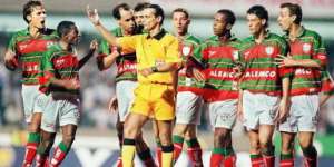 Santo é São Jorge. Castrilli, não!