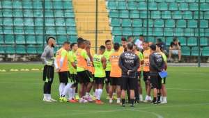 Figueirense x Atlético-PR - Um contra o Z4, outro pelo G4