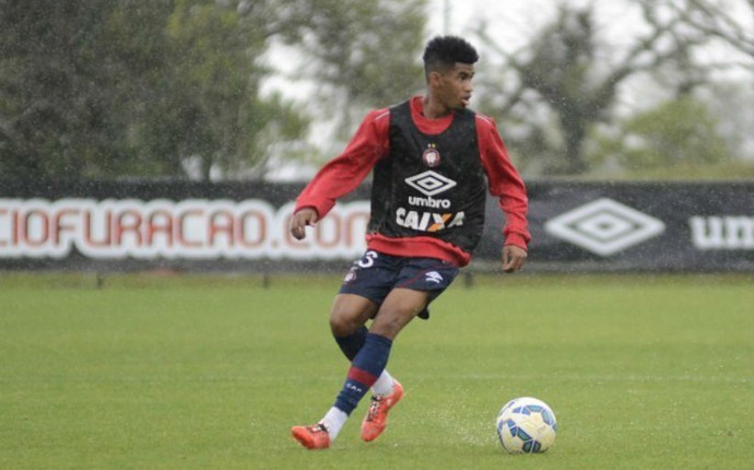 Destaque do Furacão, Ewandro será titular contra o Figueirense