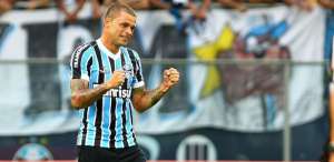 Edinho acredita na vitória do Grêmio diante do líder Corinthians