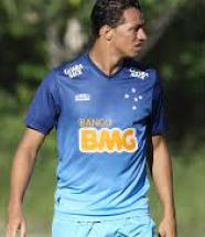 Recuperado, Leandro Damião volta e fica como opção no Cruzeiro