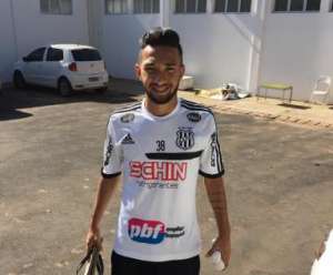 Após morte de pai, atacante Clayson deixa concentração da Ponte Preta