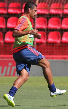 Diego Souza pode jogar como volante