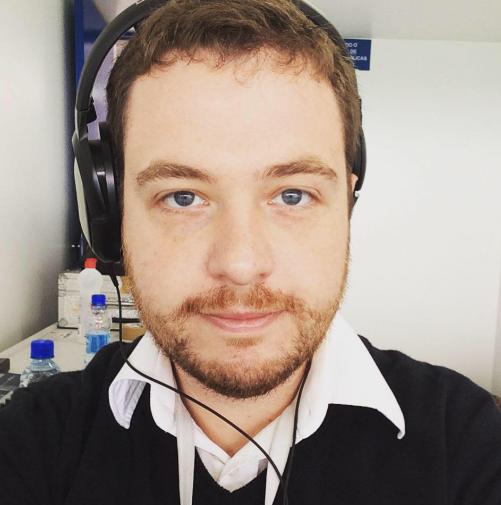 Rafael Araldi completou nesta semana 13 anos de carreira. Nesta quarta-feira transmite Figueirense X Atlético-PR na Rádio Regional FM
