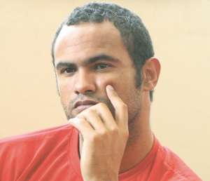 Ex-Goleiro Bruno é transferido de penitenciária, mas segue em regime fechado