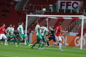 Internacional 1 x 0 Palmeiras - Em jogo de duas expulsões, Colorado leva a melhor em casa e amplia crise no Verdão
