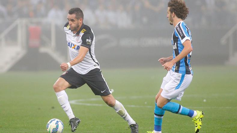 Nem a neblina segurou o ímpeto do Corinthians que buscou o empate com o Grêmio no Itaquerão