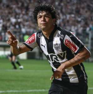 Luan comemora gol de letra e Leonardo Silva faz gol que bate recorde no Atlético Mineiro