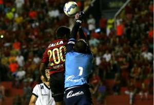 Goiás recebe Sport para escapar da zona de rebaixamento do Brasileirão