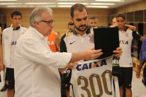 Danilo comemora 300 jogos pelo Corinthians