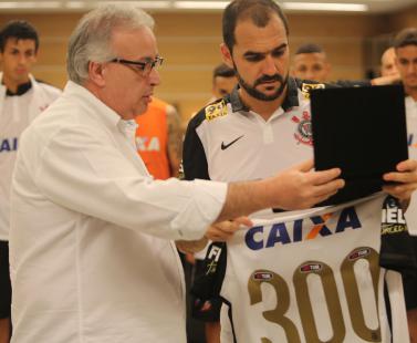 Danilo comemora 300 jogos pelo Corinthians 2 0002050112883 img