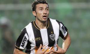 Dátolo, meia do Atlético MG, comemora proximidade com o líder e avisa: 