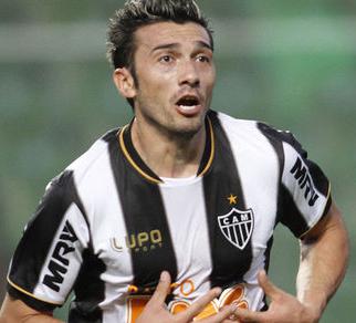 Dátolo, meia do Atlético MG, comemora proximidade com o líder e avisa: "estamos chegando" 2 0002050112917 img