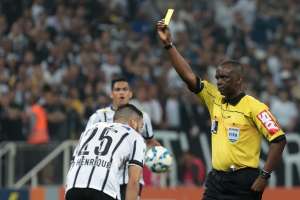 Clubes se reúnem na CBF e querem mudanças na arbitragem ainda neste Brasileirão