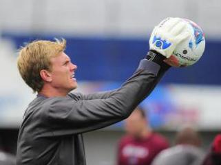 Goleiro Douglas também está acertado com o Corinthians