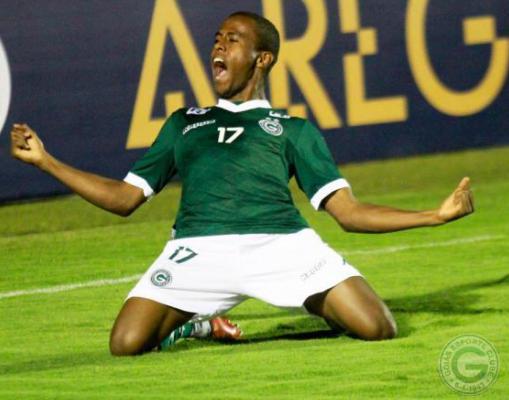 Carlos marcou o gol da vitória do Goiás sobre o Sport