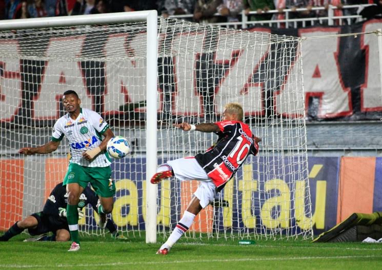 Joinville 0 x 0 Chapecoense - Sob vaias, clássico catarinense termina sem gols e complica os dois times 2 0002050112979 img