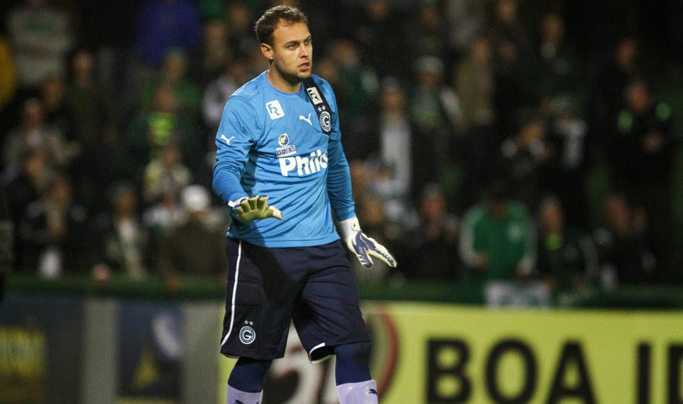 Renan, o paredão do Goiás no Brasileirão