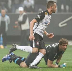 Corinthians perde mais dois pontos e Galo encosta na liderança do Brasileirão