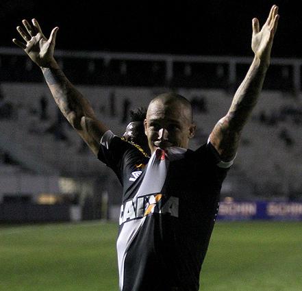 Leandrão fez o gol da vitória que complicou situação da Ponte Preta