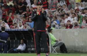 Oswaldo exalta volta do Flamengo ao G4, mas prega pés no chão