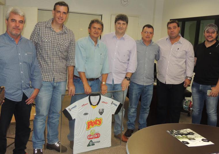 Dirigentes do votuporanguense e o prefeito municipal, Júnior Marão, fizeram um visita ao empresário da empresa Bebidas Poty