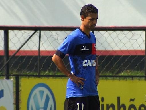 Juninho foi confirmado no ataque titular do Dragão
