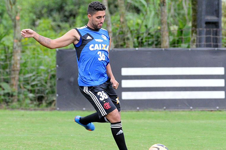 Frauches já chega e assume a titularidade no Macaé