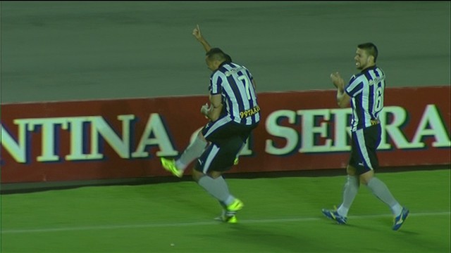 Roger Carvalho abriu o marcador para o Botafogo