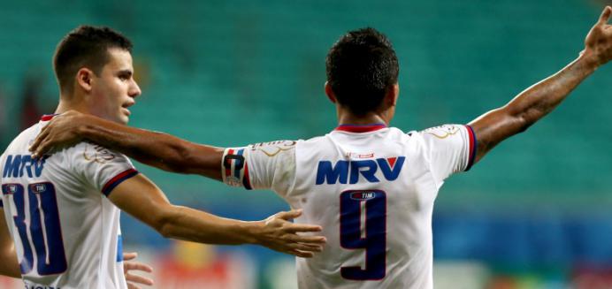 Kieza, camisa 9 do Bahia, fez um gol, deu passe para outro e conseguiu um pênalti