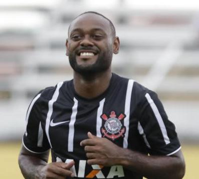 Love não treinou, mas está à disposição
